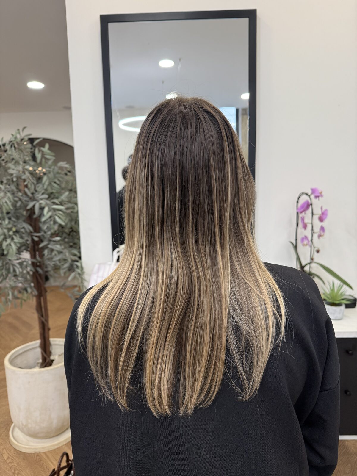 Avant — base châtain avec un ancien balayage