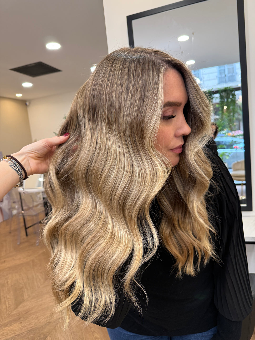SunKissed AirTouch — blond solaire ondulé, effet retour de plage