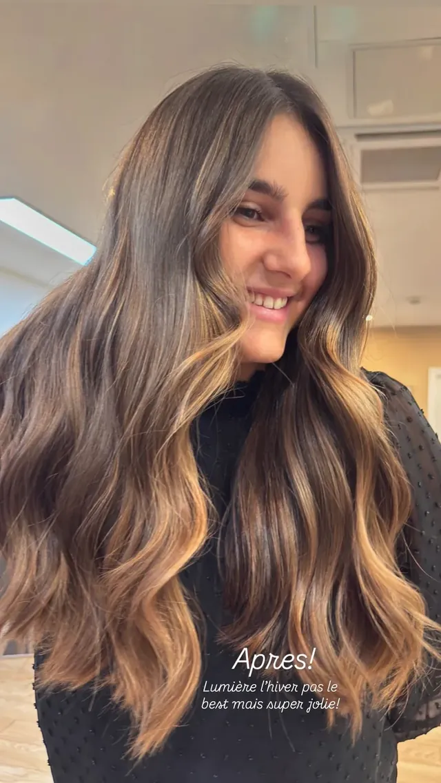 Balayage SunKissed AirTouch réalisé sur modèle pendant un atelier pratique à Lyon
